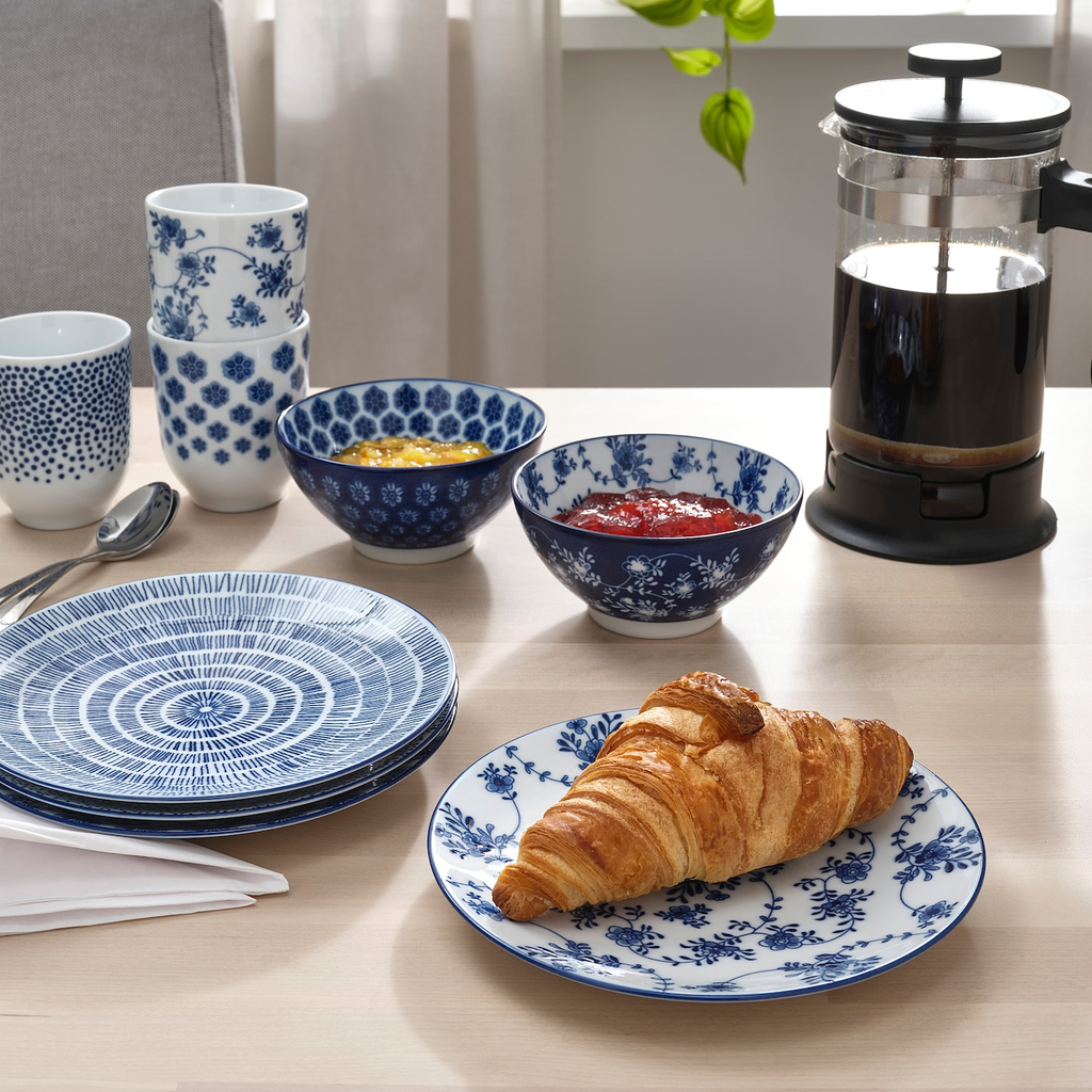 https://www.ikea.com/es/es/images/products/entusiasm-plato-postre-con-motivos-azul__1027858_pe835103_s5.jpg