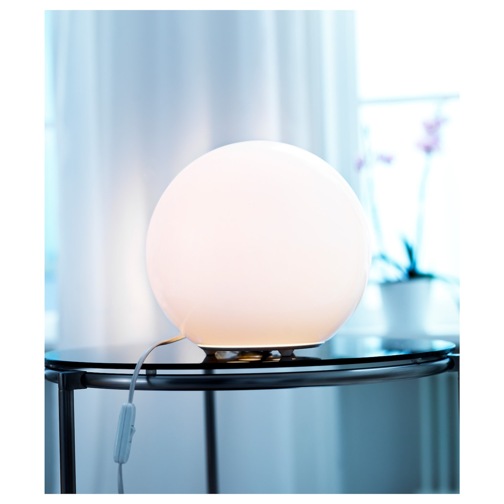 https://www.ikea.com/es/es/images/products/fado-lampara-mesa-blanco__0176843_pe267072_s5.jpg