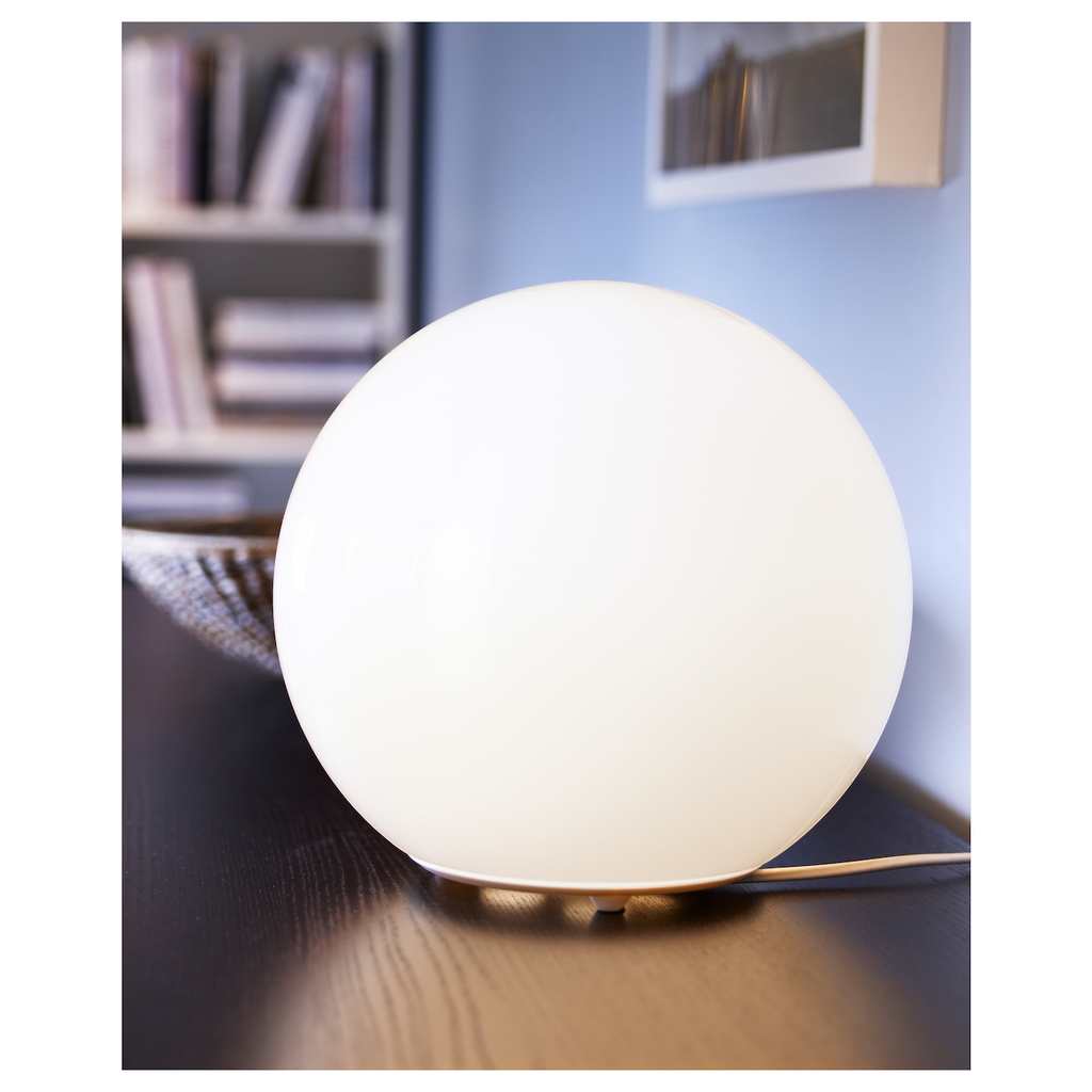 https://www.ikea.com/es/es/images/products/fado-lampara-mesa-blanco__0340391_pe217413_s5.jpg