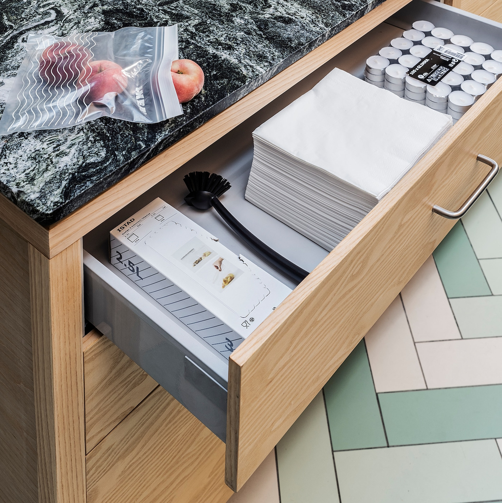 https://www.ikea.com/es/es/images/products/fantastisk-servilleta-papel-blanco__0810611_pe771341_s5.jpg