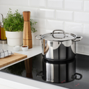 https://www.ikea.com/es/es/images/products/ikea-365-olla-con-tapa-acero-inoxidable__1015745_pe842420_s5.jpg