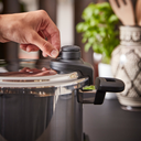 https://www.ikea.com/es/es/images/products/ikea-365-olla-presion-acero-inoxidable__0966123_ph175434_s5.jpg