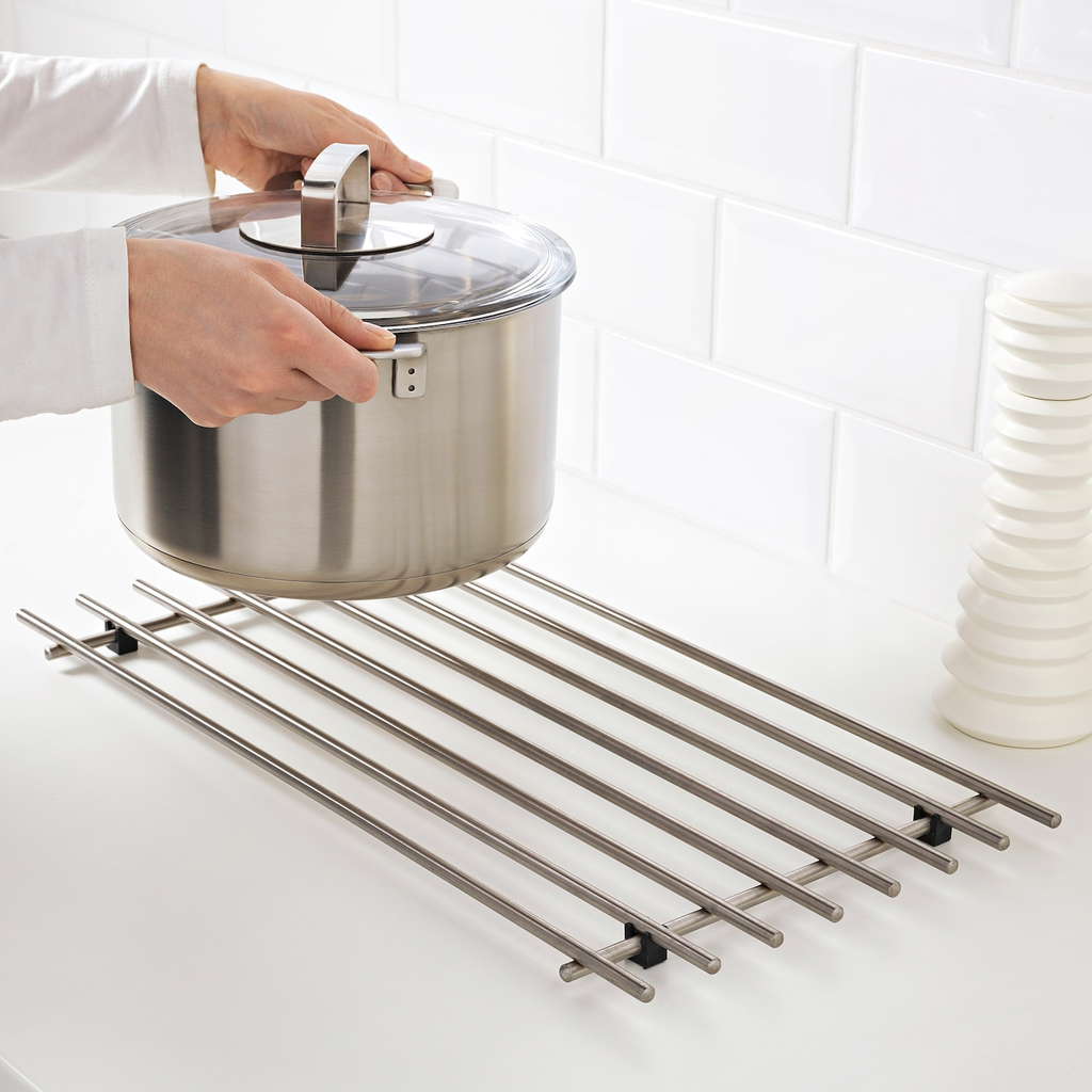 https://www.ikea.com/es/es/images/products/lamplig-salvamanteles-metalico-acero-inoxidable__0893756_pe607507_s5.jpg