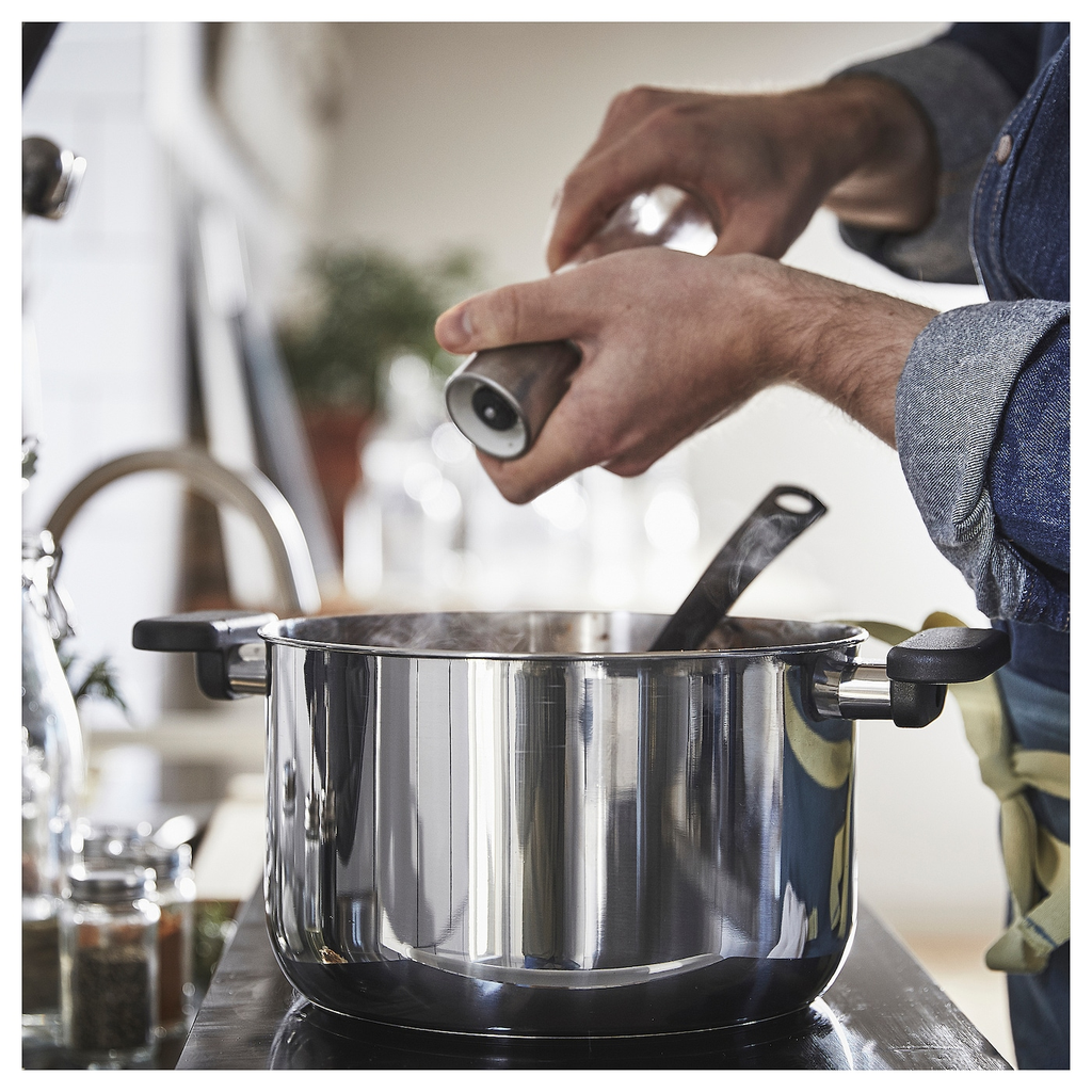 https://www.ikea.com/es/es/images/products/middagsmat-olla-con-tapa-vidrio-incoloro-acero-inoxidable__1225373_pe915286_s5.jpg