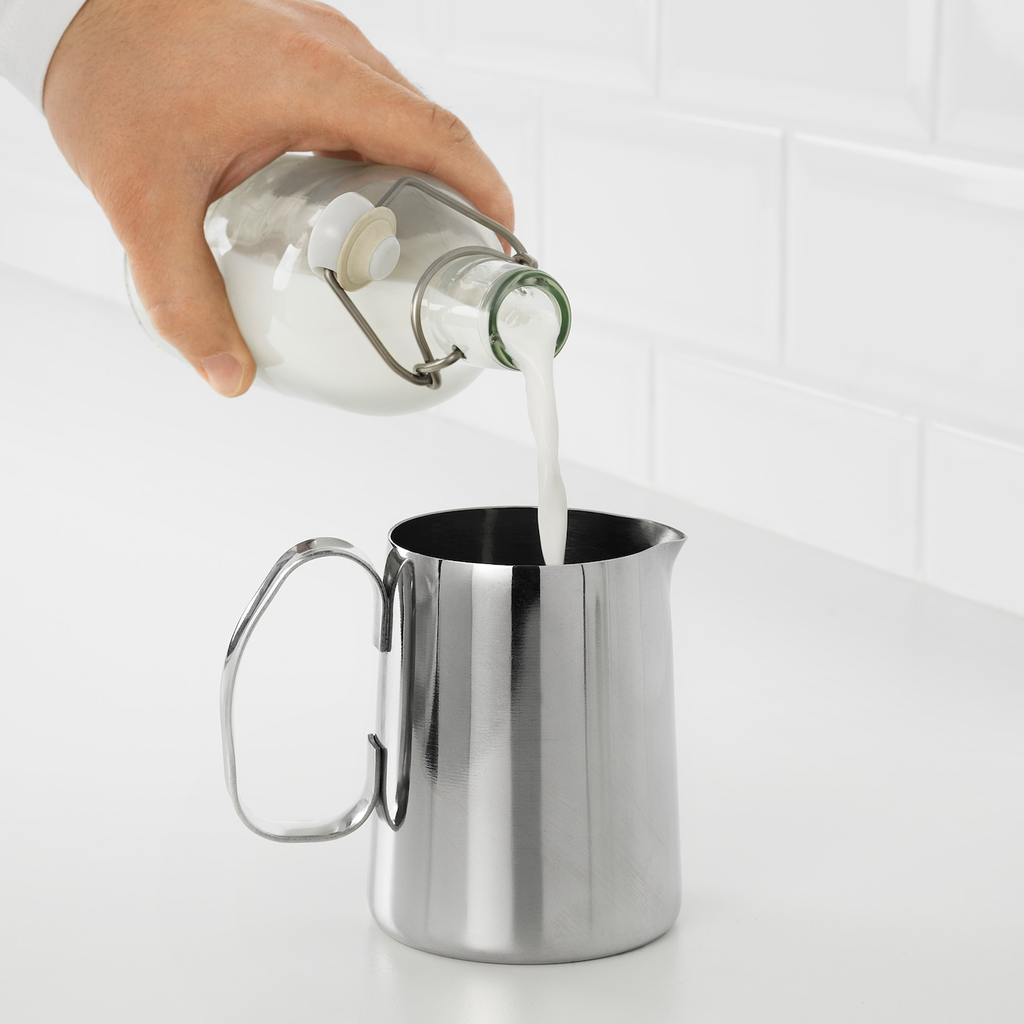 https://www.ikea.com/es/es/images/products/mattlig-jarra-leche-acero-inoxidable__0900785_pe607802_s5.jpg