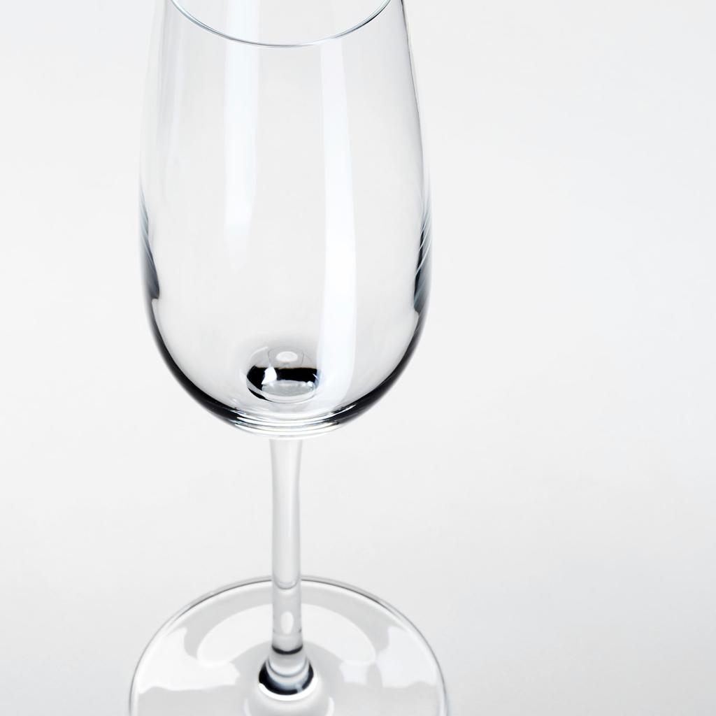https://www.ikea.com/es/es/images/products/storsint-copa-cava-vidrio-incoloro__0658117_pe710160_s5.jpg