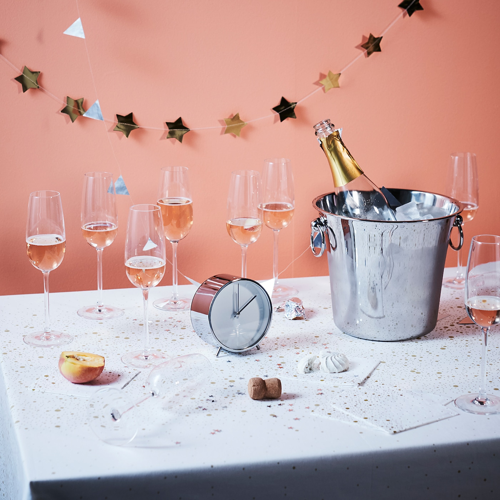 https://www.ikea.com/es/es/images/products/storsint-copa-cava-vidrio-incoloro__0951678_ph174686_s5.jpg