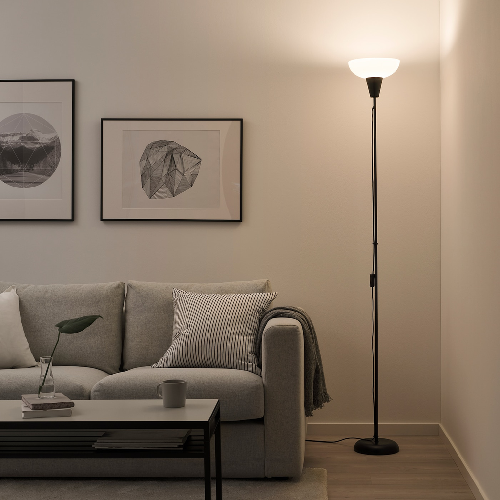 https://www.ikea.com/es/es/images/products/tagarp-lampara-luz-indirecta-negro-blanco__0810839_pe771437_s5.jpg