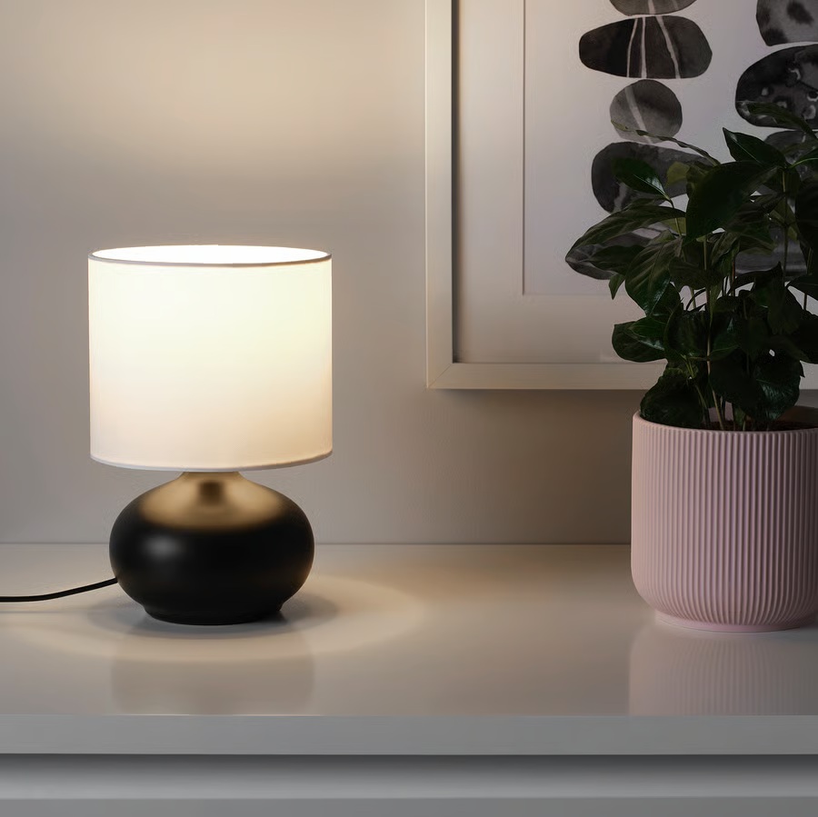 Lámpara de mesa TVÄRFOT