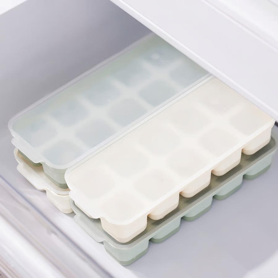 IKEA Cubitera con tapa, colores variados SPJUTROCKA